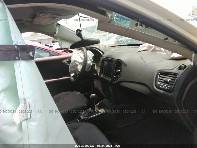 Photo 4 VIN: 00000000000679811 - JEEP COMPASS 