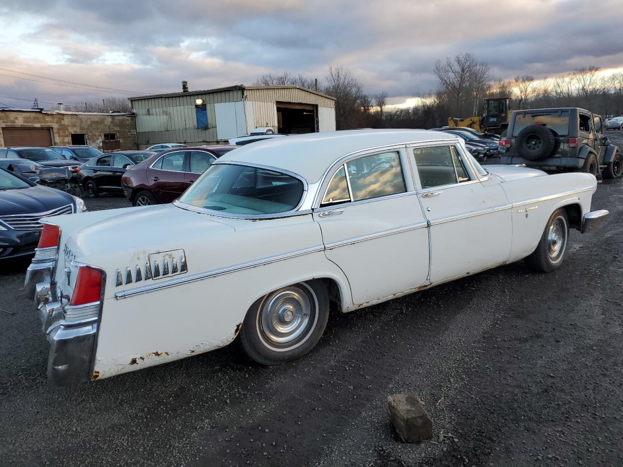 Photo 2 VIN: 0000000000N567112 - CHRYSLER NEW YORKER 