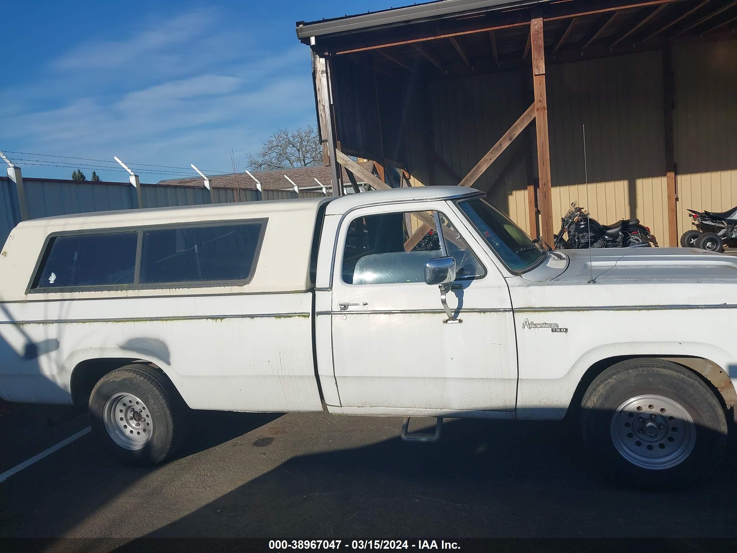 Photo 13 VIN: 0000D14BE8S110401 - DODGE D150 