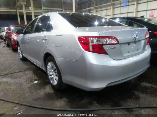 Photo 2 VIN: 000BF1FK0CR225913 - TOYOTA CAMRY 