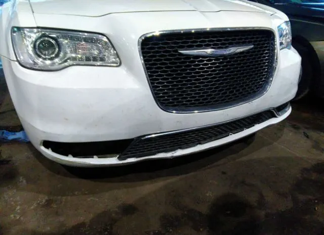 Photo 5 VIN: 003CCAAG5JH117855 - CHRYSLER 300 