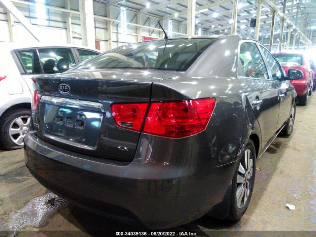 Photo 3 VIN: 00AFU4A21D5733475 - KIA FORTE 