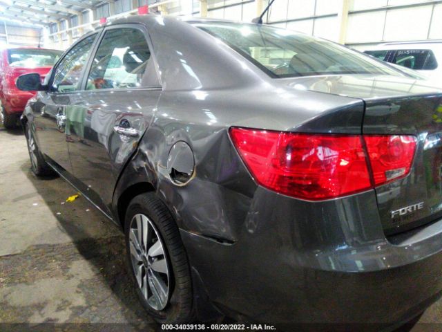 Photo 5 VIN: 00AFU4A21D5733475 - KIA FORTE 