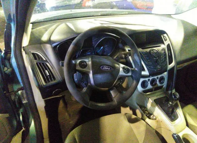 Photo 6 VIN: 00AHP3F21CL182812 - FORD FOCUS 