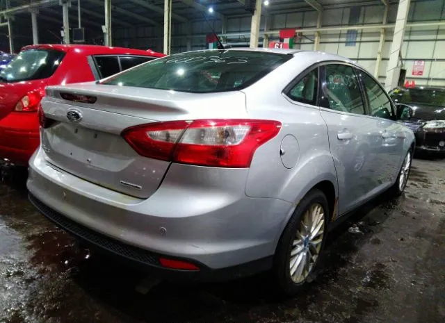 Photo 3 VIN: 00AHP3H20CL146395 - FORD FOCUS 