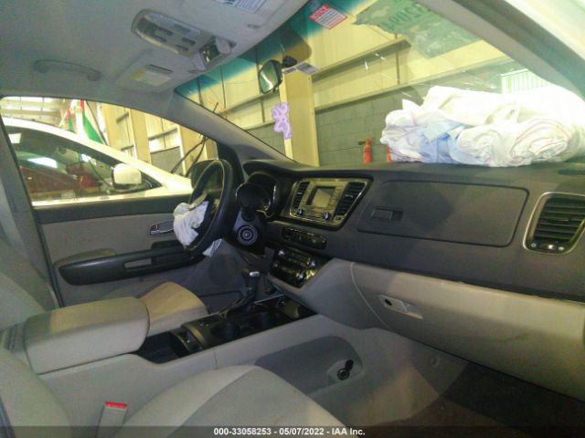 Photo 4 VIN: 00DMB5C1XJ6397406 - KIA SEDONA 