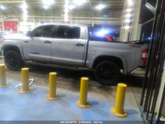 Photo 2 VIN: 00FDW5F15JX681147 - TOYOTA TUNDRA 4WD 