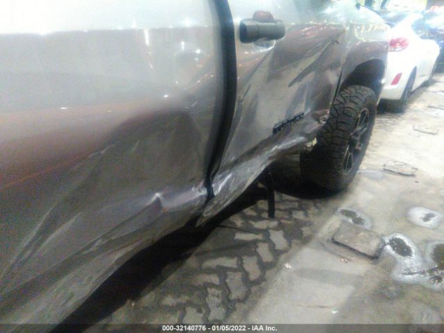 Photo 5 VIN: 00FDW5F15JX681147 - TOYOTA TUNDRA 4WD 