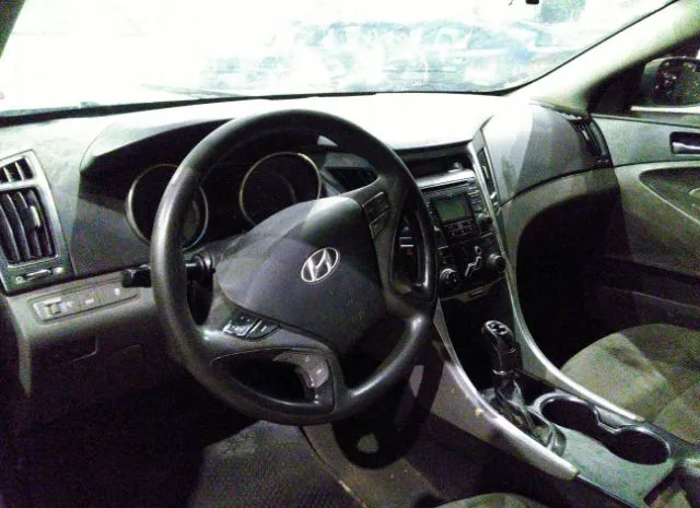 Photo 6 VIN: 00PEB4AC4BH241940 - HYUNDAI SONATA 