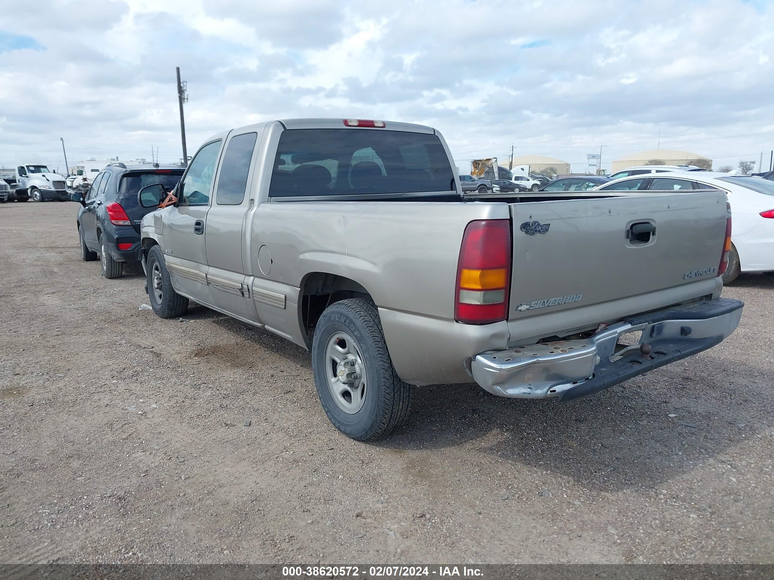 Photo 2 VIN: 02GCEC19V42123350 - CHEVROLET SILVERADO 