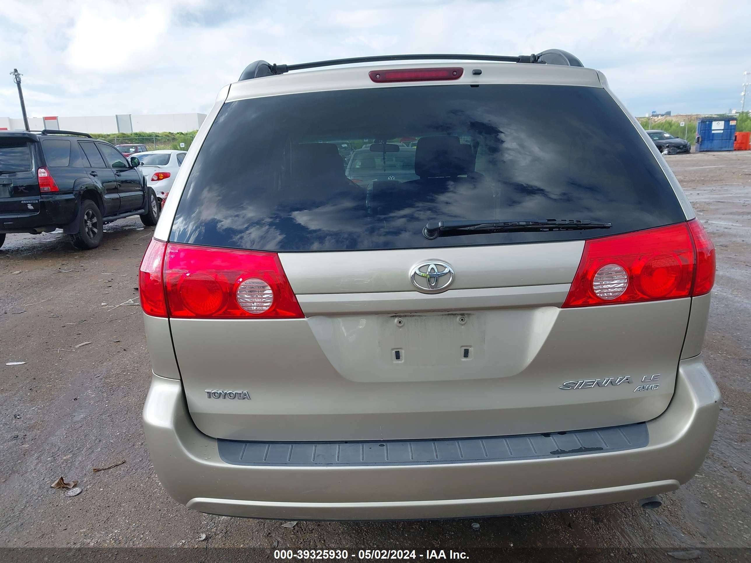 Photo 15 VIN: 05TDBK23CX8S02069 - TOYOTA SIENNA 