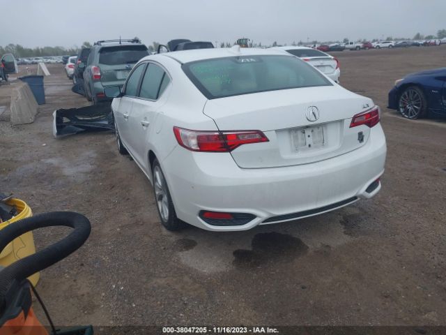 Photo 2 VIN: 19UDE2F33JA002225 - ACURA ILX 