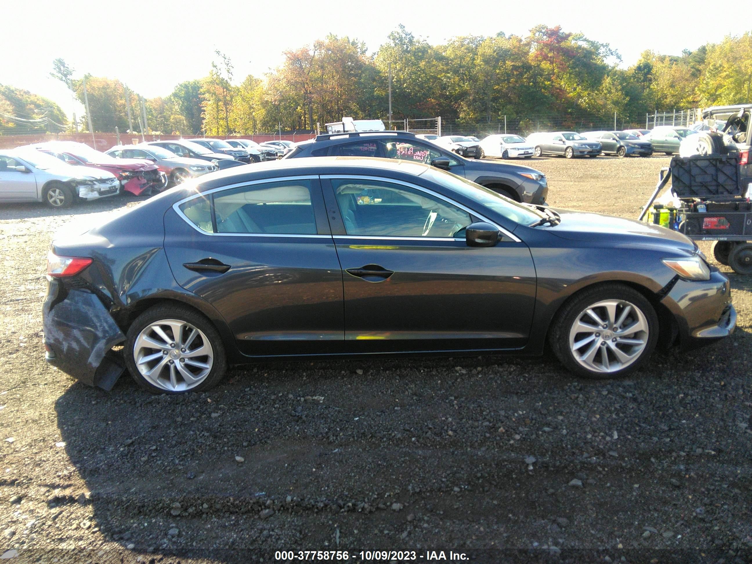 Photo 11 VIN: 19UDE2F70GA002954 - ACURA ILX 