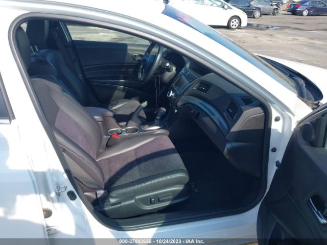 Photo 4 VIN: 19UDE2F85GA003168 - ACURA ILX 