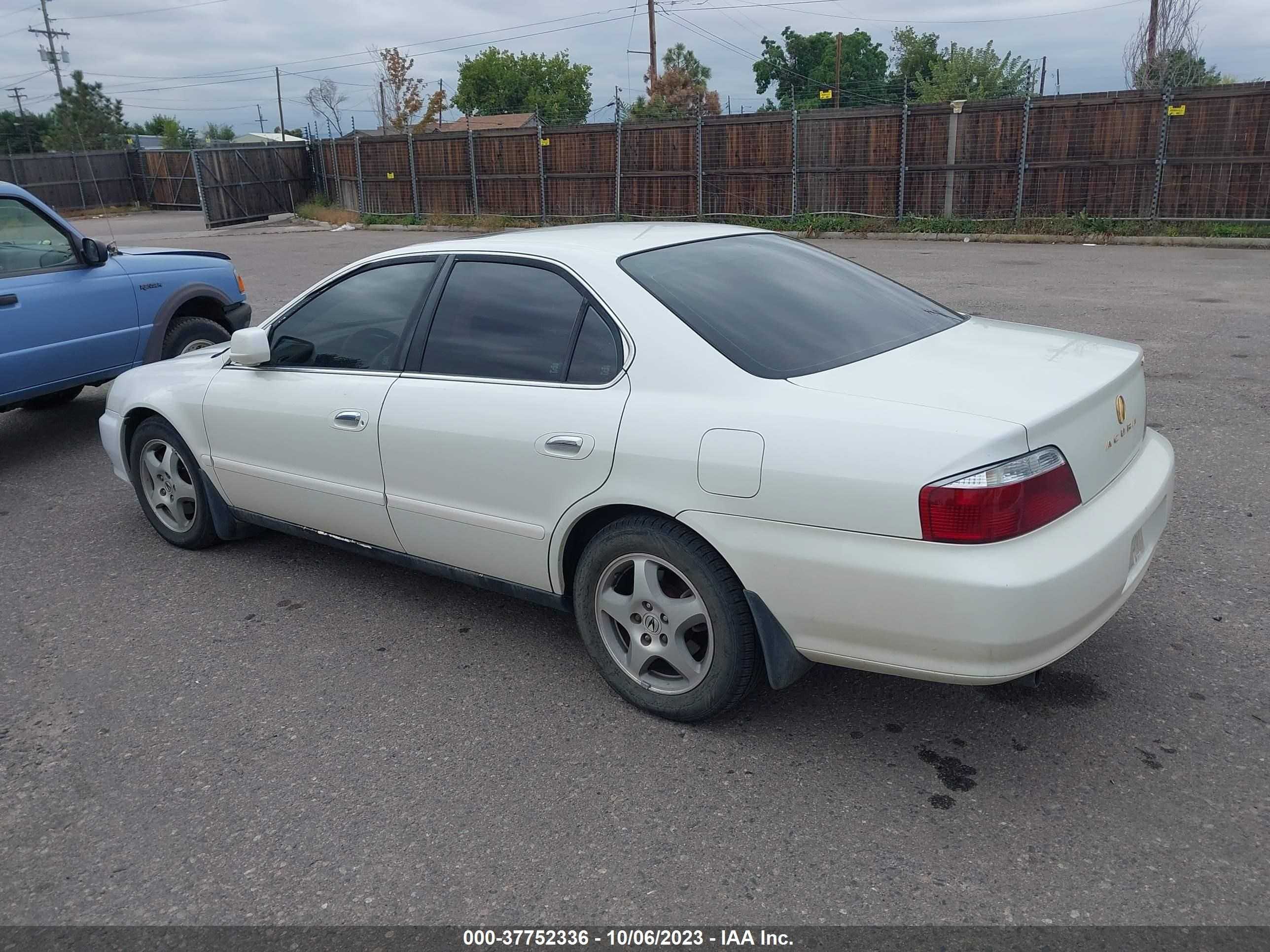 Photo 2 VIN: 19UUA56613A063390 - ACURA TL 