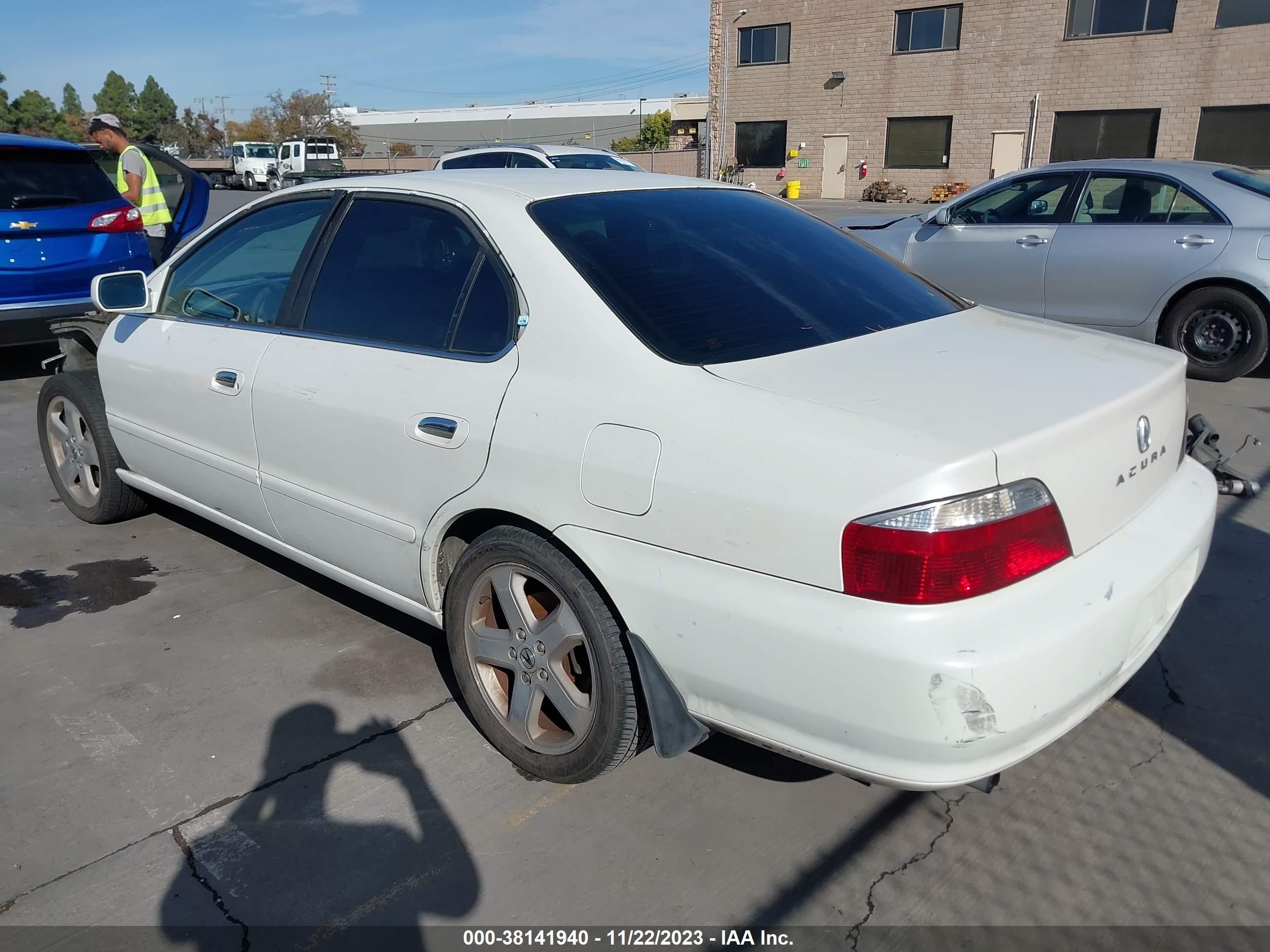 Photo 2 VIN: 19UUA56812A018482 - ACURA TL 