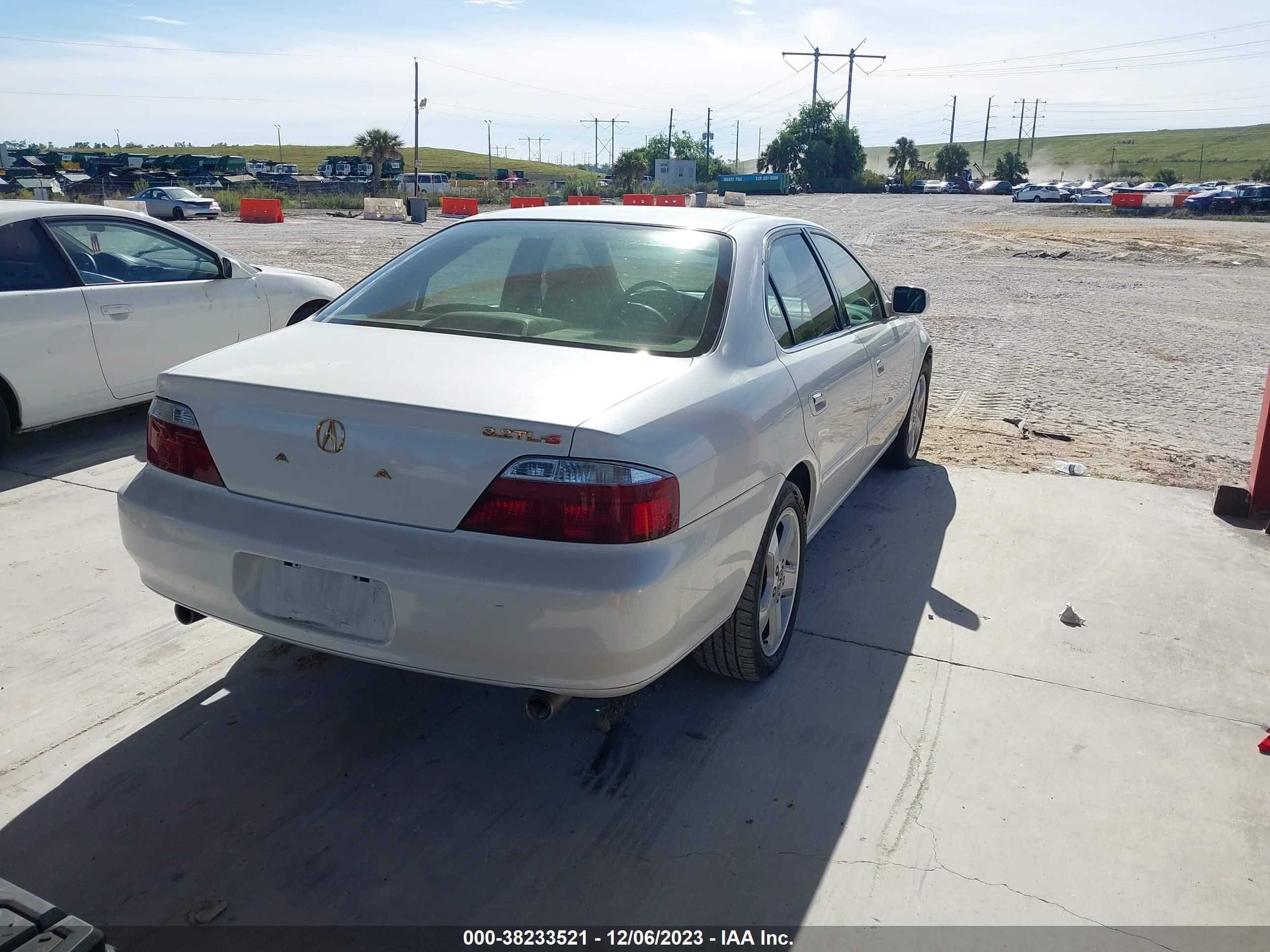 Photo 3 VIN: 19UUA56883A013166 - ACURA TL 