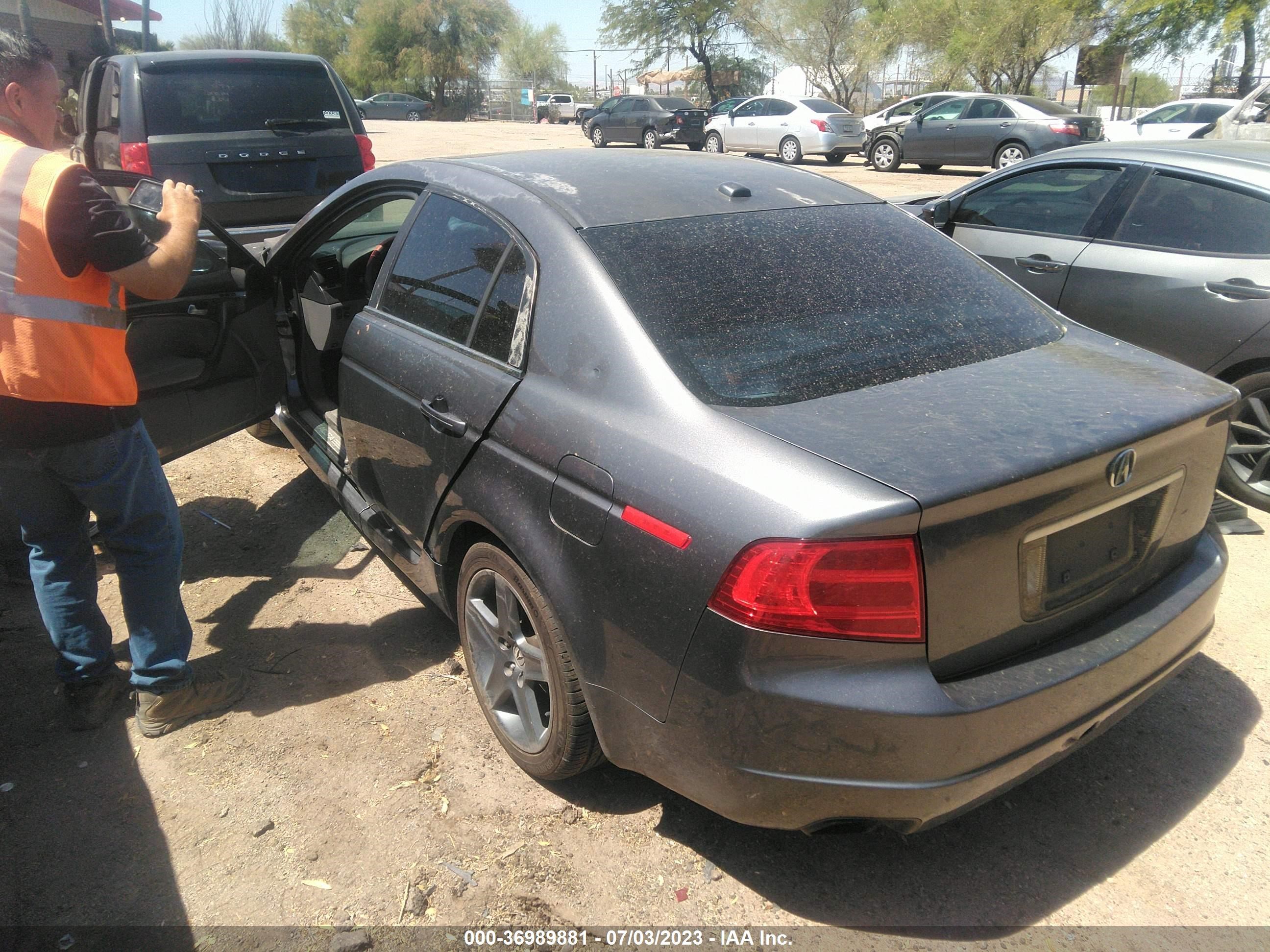 Photo 2 VIN: 19UUA66204A068990 - ACURA TL 