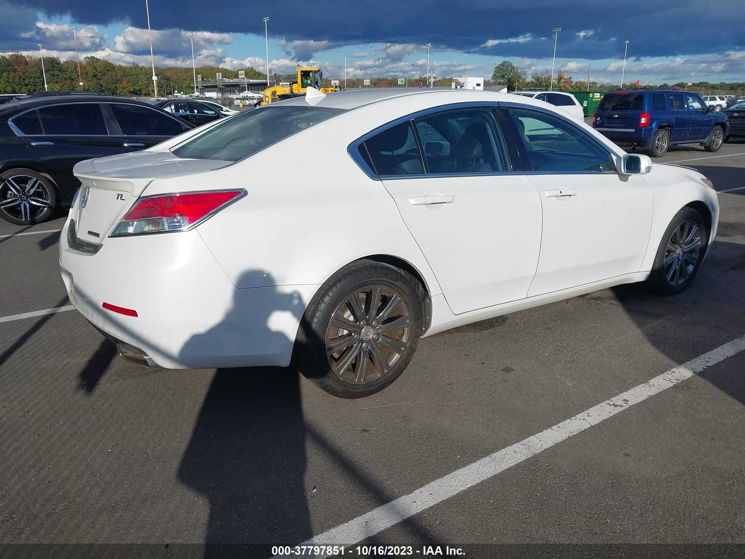 Photo 3 VIN: 19UUA8F38EA002189 - ACURA TL 