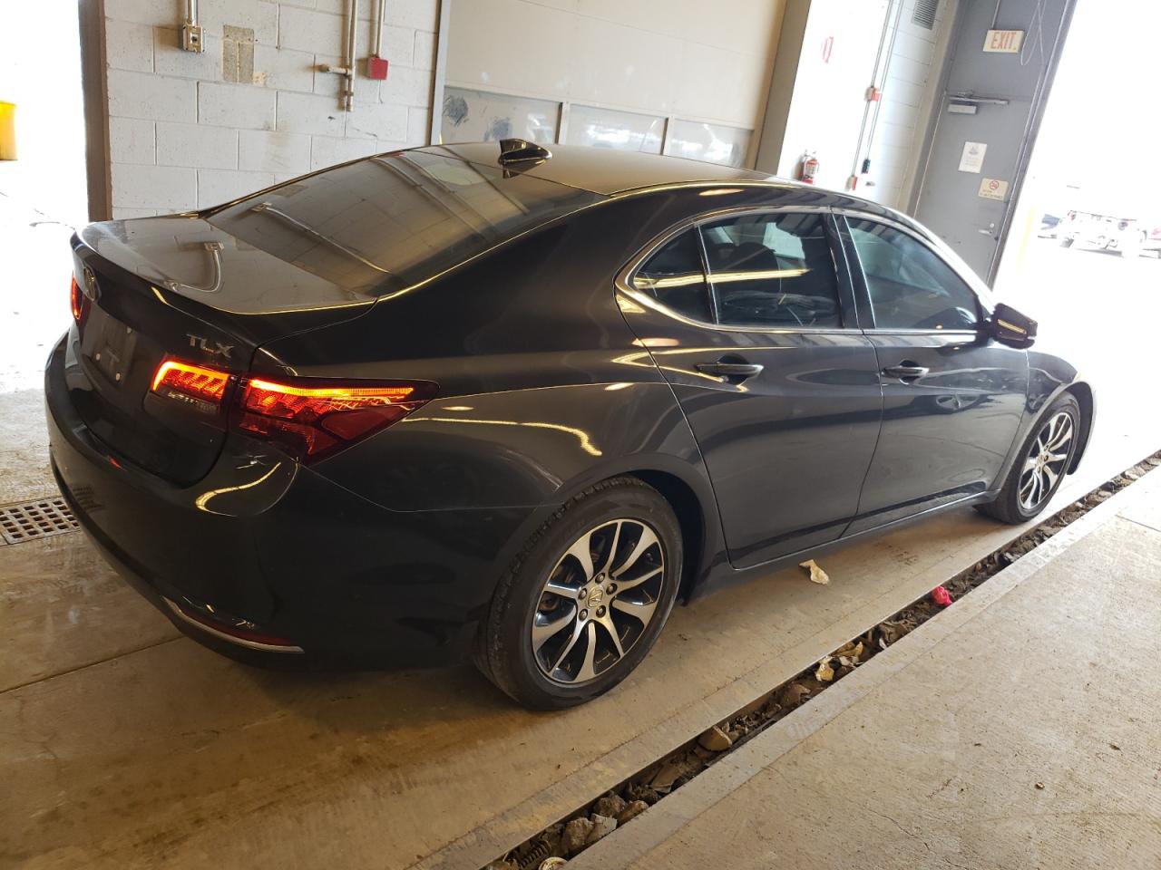 Photo 2 VIN: 19UUB1F30FA011278 - ACURA TLX 