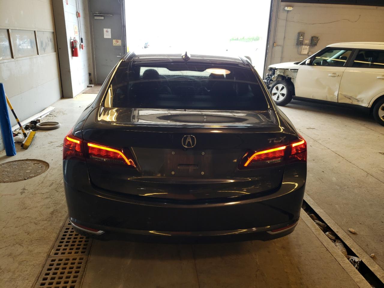 Photo 5 VIN: 19UUB1F30FA011278 - ACURA TLX 