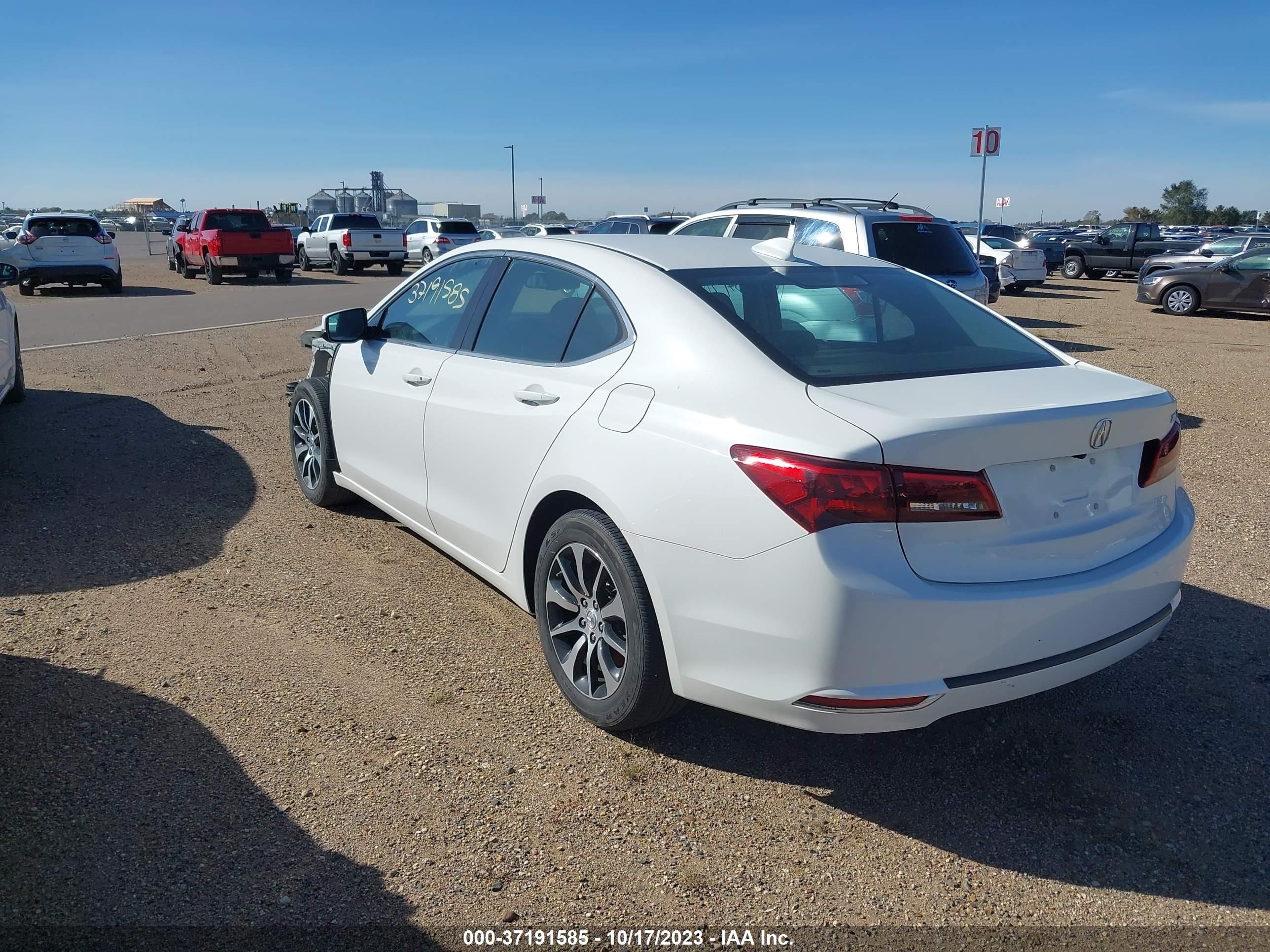 Photo 2 VIN: 19UUB1F32HA004027 - ACURA TLX 