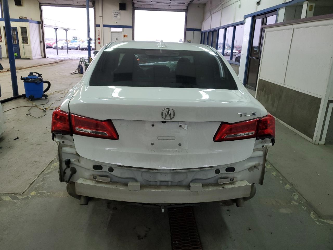 Photo 5 VIN: 19UUB1F32JA007824 - ACURA TLX 