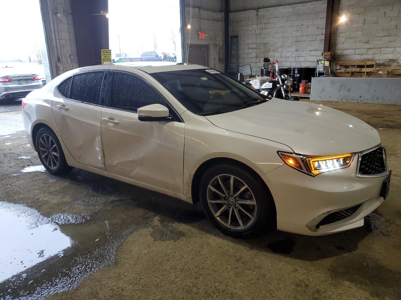 Photo 3 VIN: 19UUB1F32LA000665 - ACURA TLX 