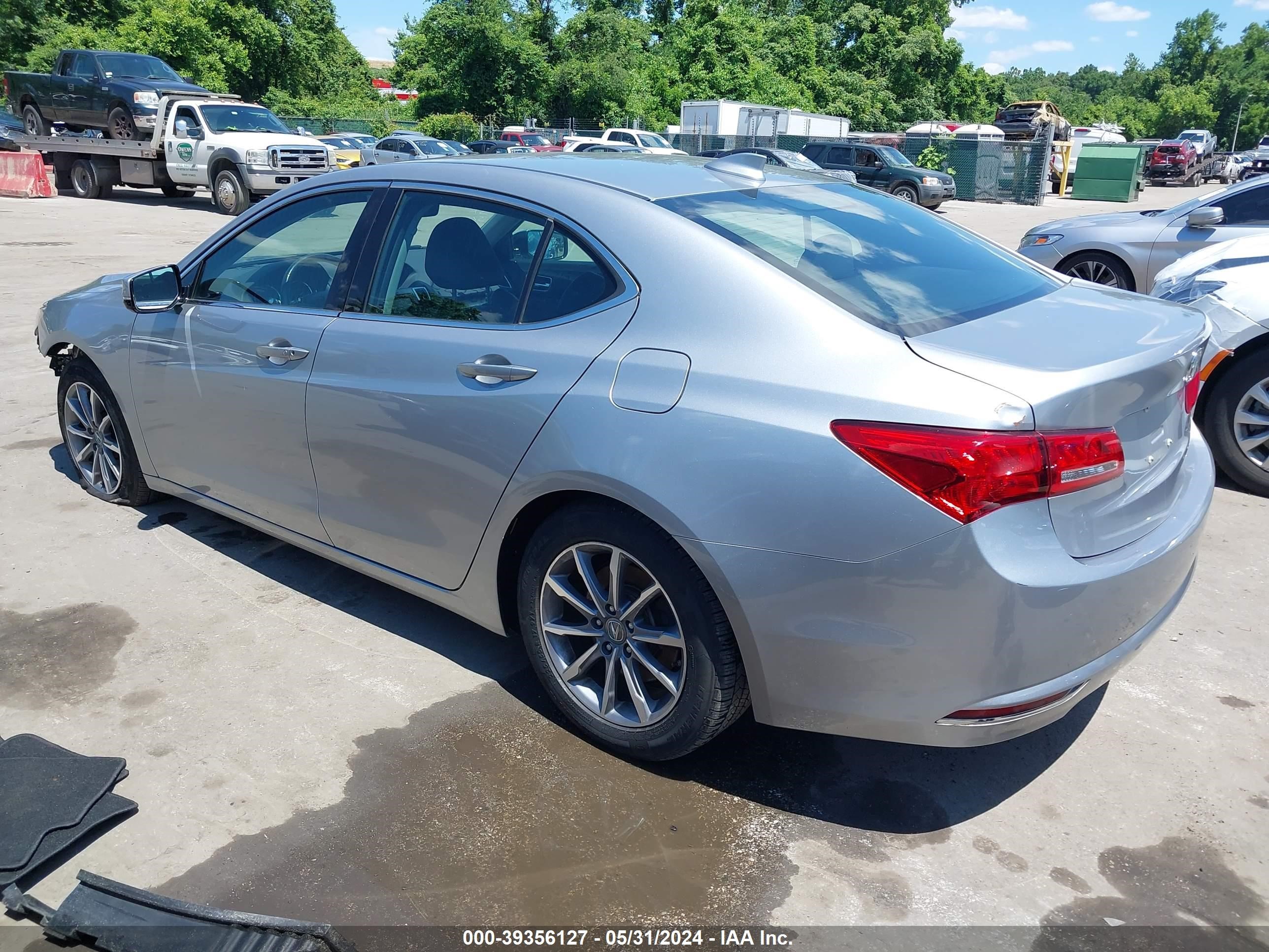 Photo 2 VIN: 19UUB1F35JA008739 - ACURA TLX 