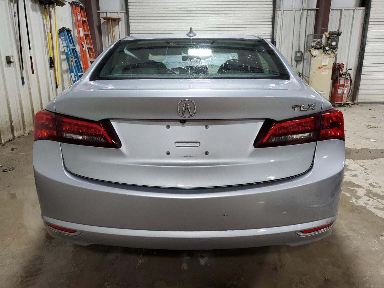 Photo 5 VIN: 19UUB1F36HA006105 - ACURA TLX 