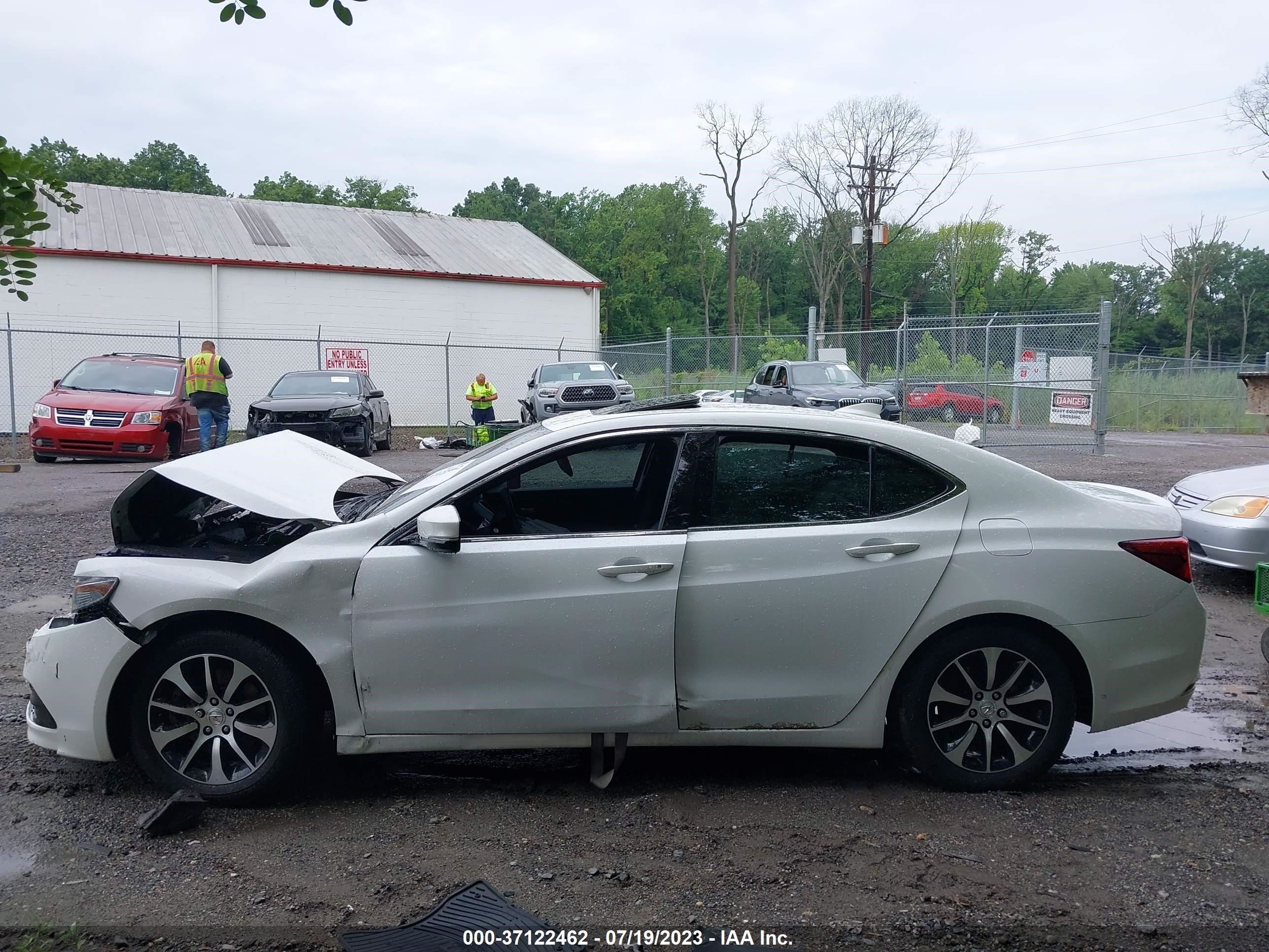 Photo 12 VIN: 19UUB1F3XFA028525 - ACURA TLX 