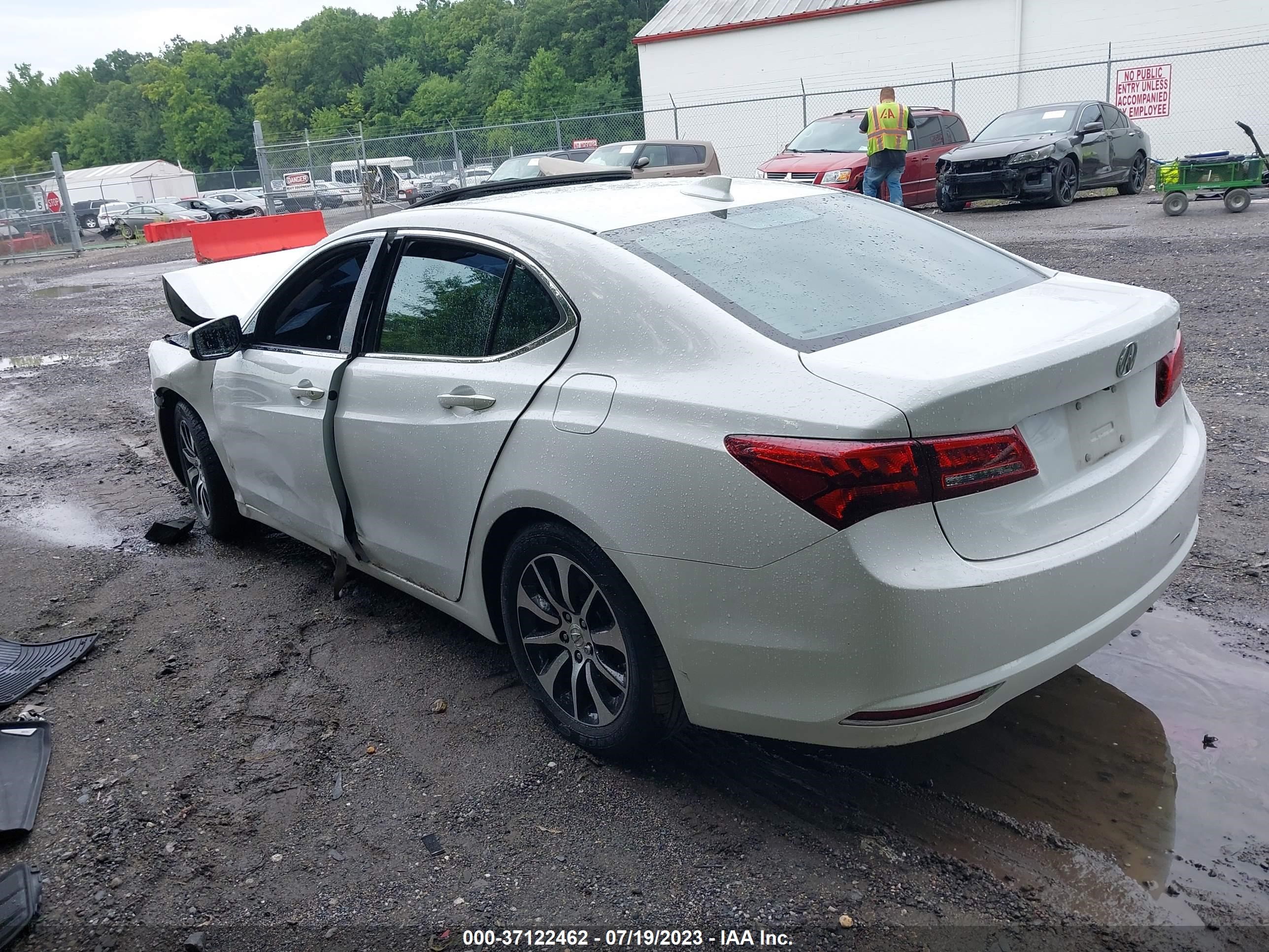 Photo 2 VIN: 19UUB1F3XFA028525 - ACURA TLX 