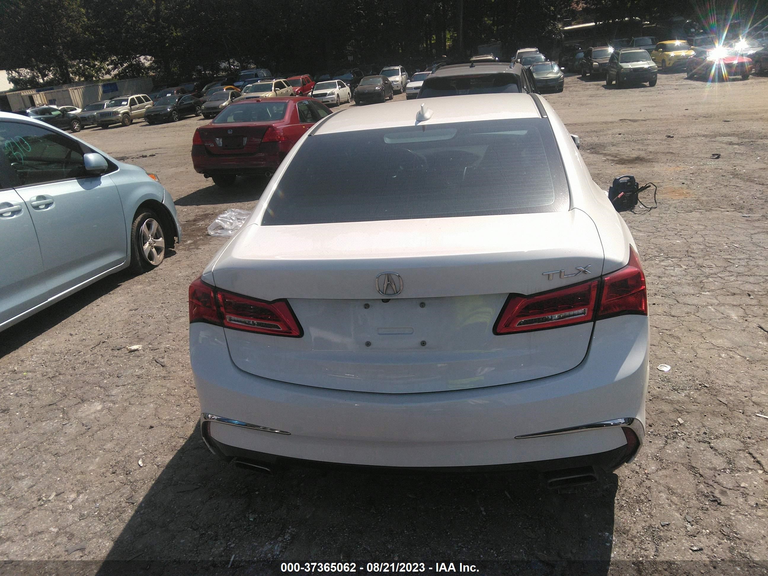 Photo 15 VIN: 19UUB2F33JA006994 - ACURA TLX 