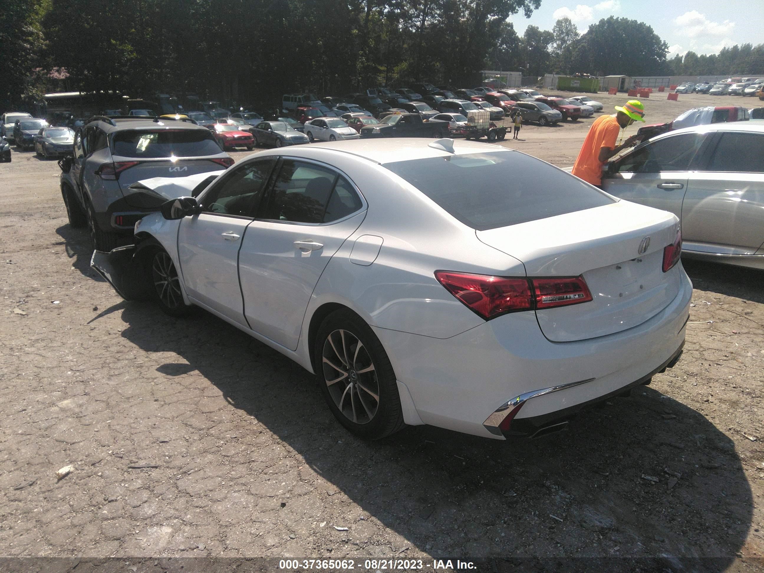 Photo 2 VIN: 19UUB2F33JA006994 - ACURA TLX 