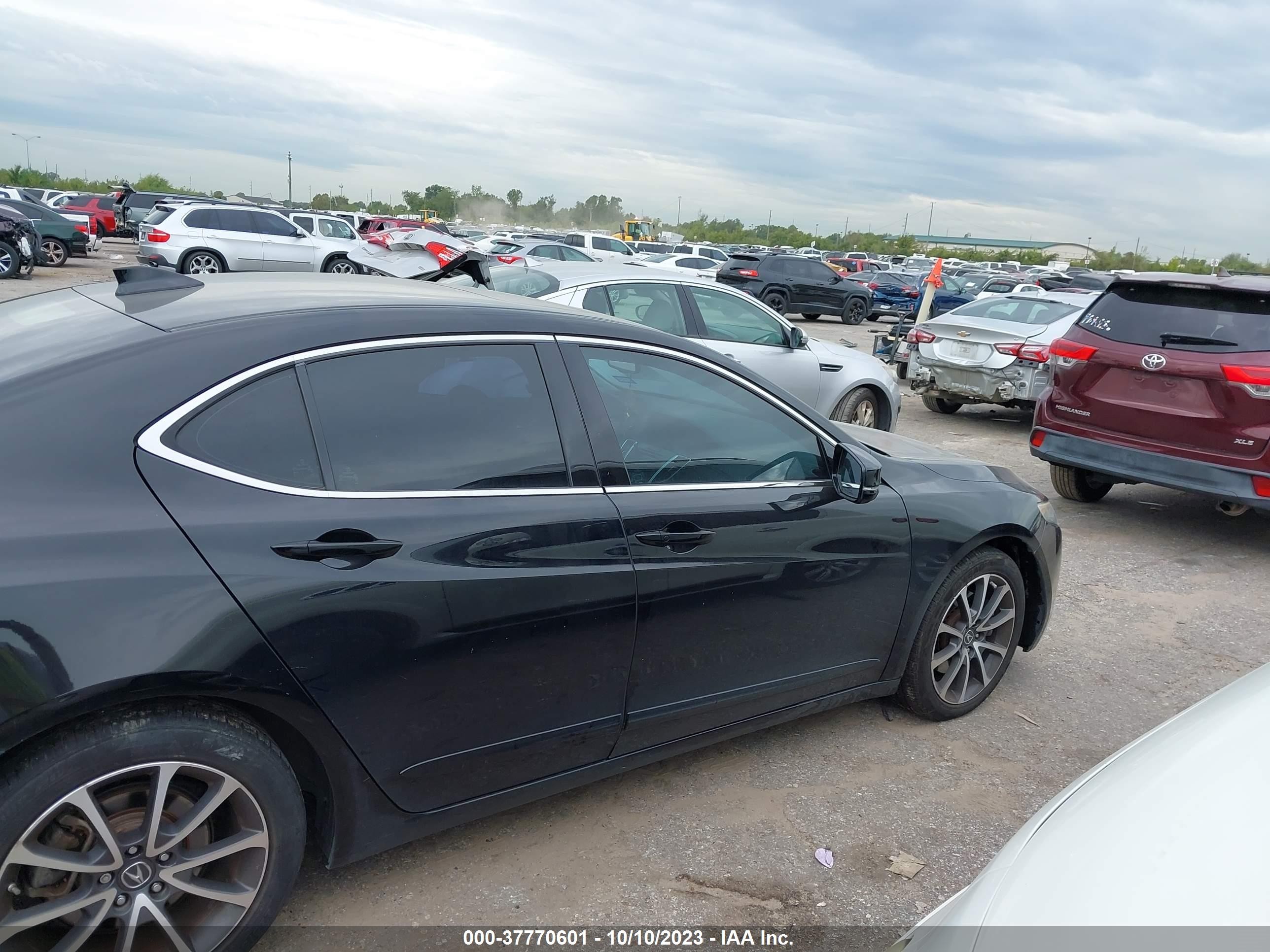 Photo 12 VIN: 19UUB2F35GA005757 - ACURA TLX 