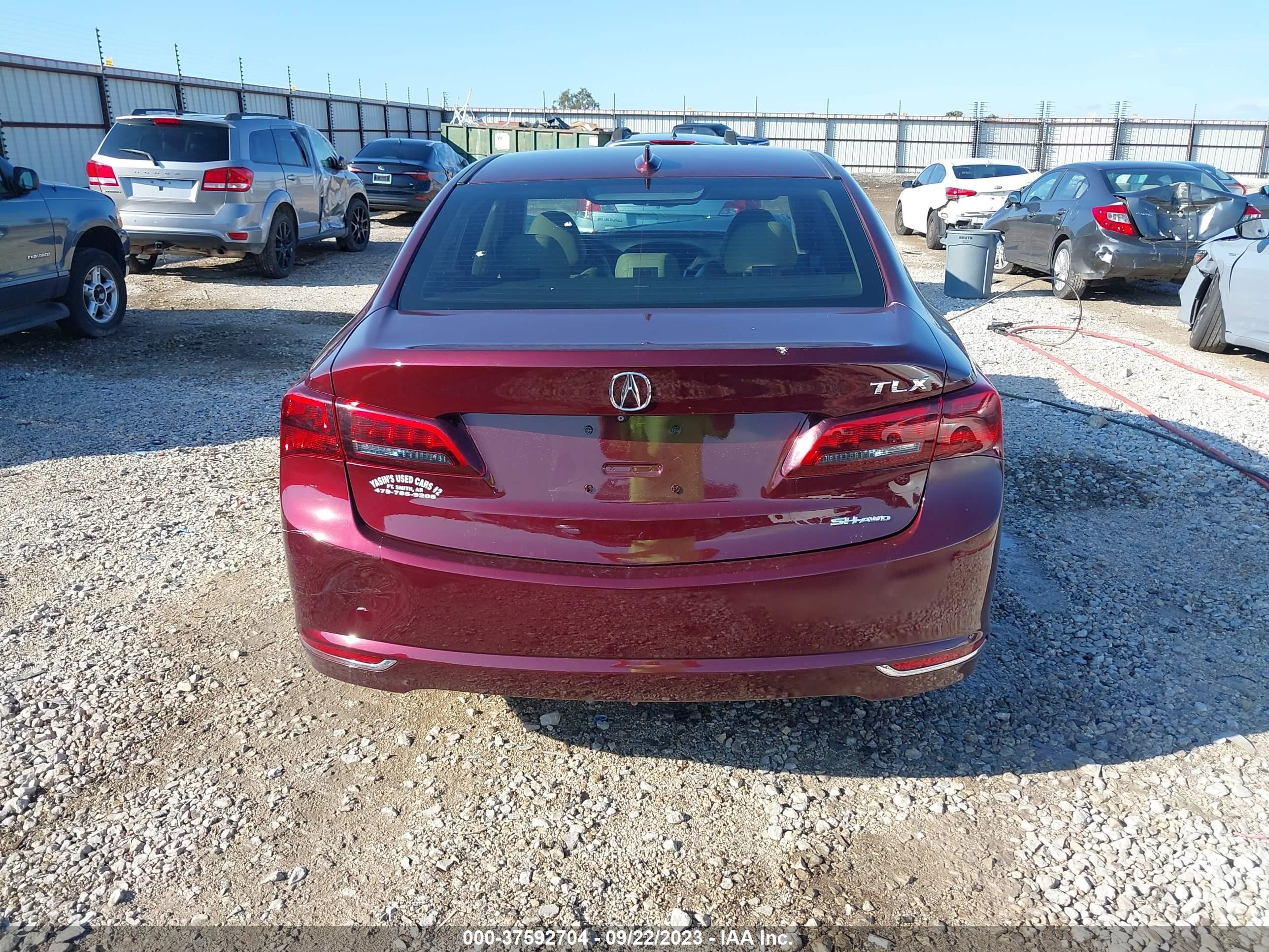 Photo 16 VIN: 19UUB3F54FA000703 - ACURA TLX 