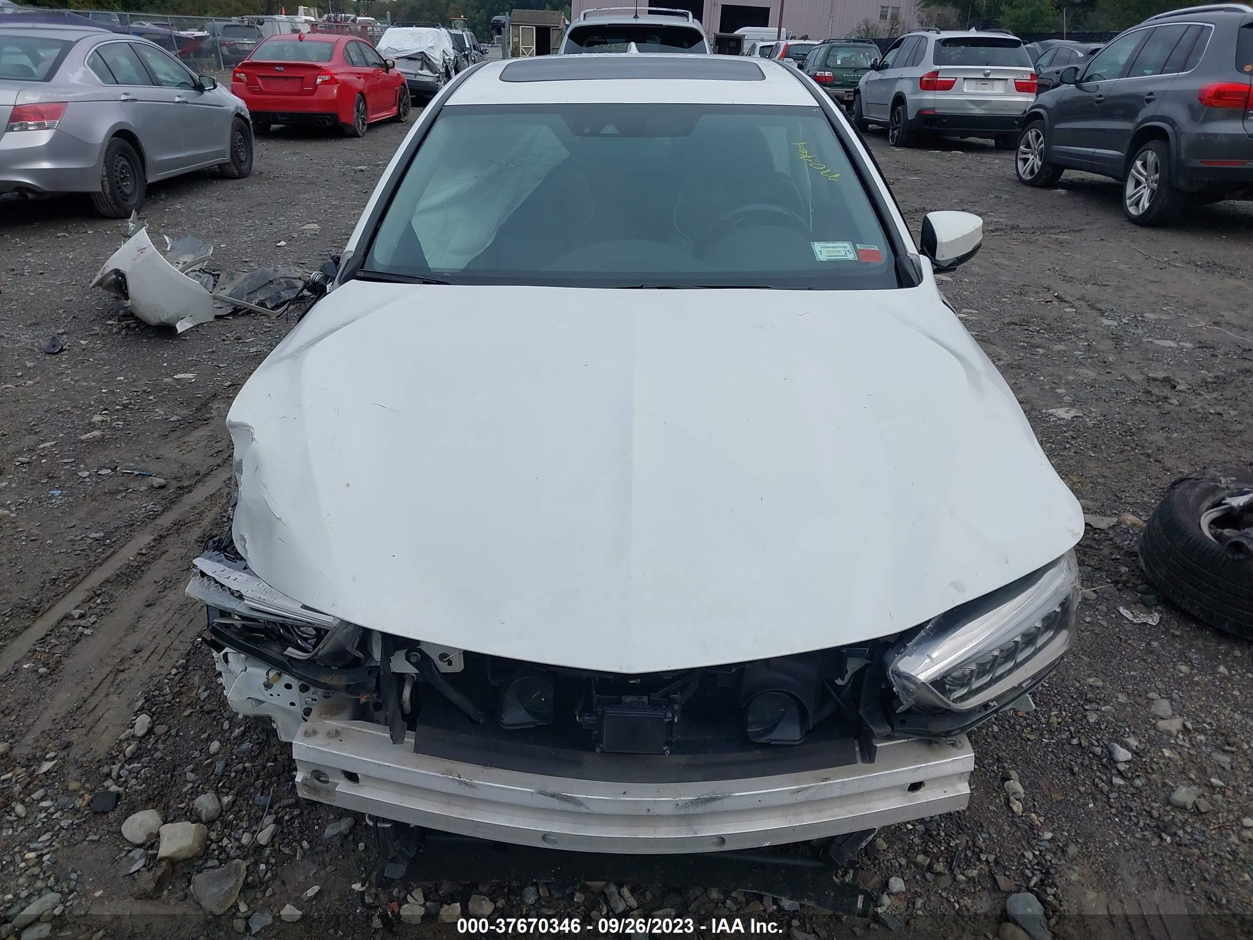 Photo 11 VIN: 19UUB3F5XJA000942 - ACURA TLX 