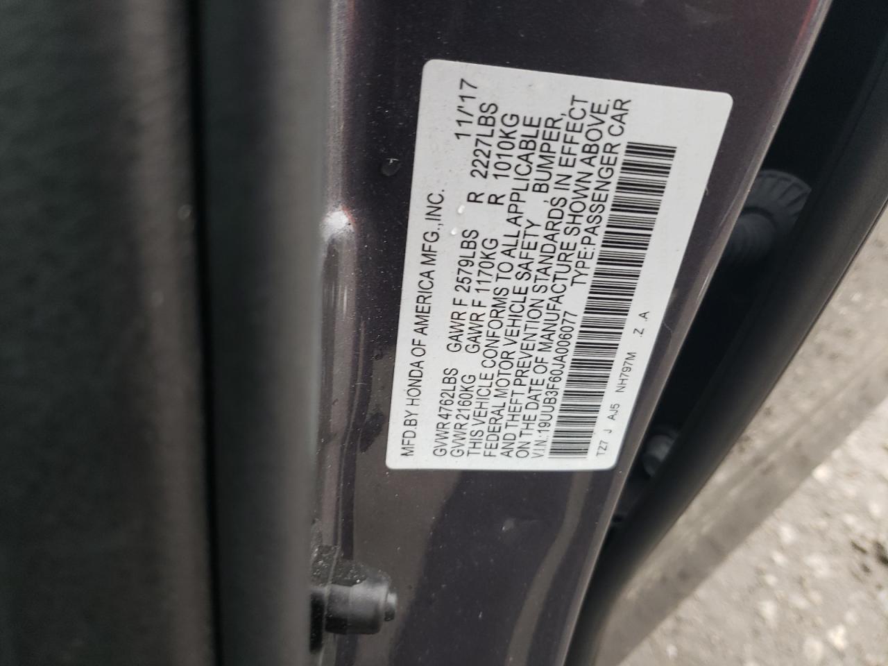 Photo 11 VIN: 19UUB3F60JA006077 - ACURA TLX 