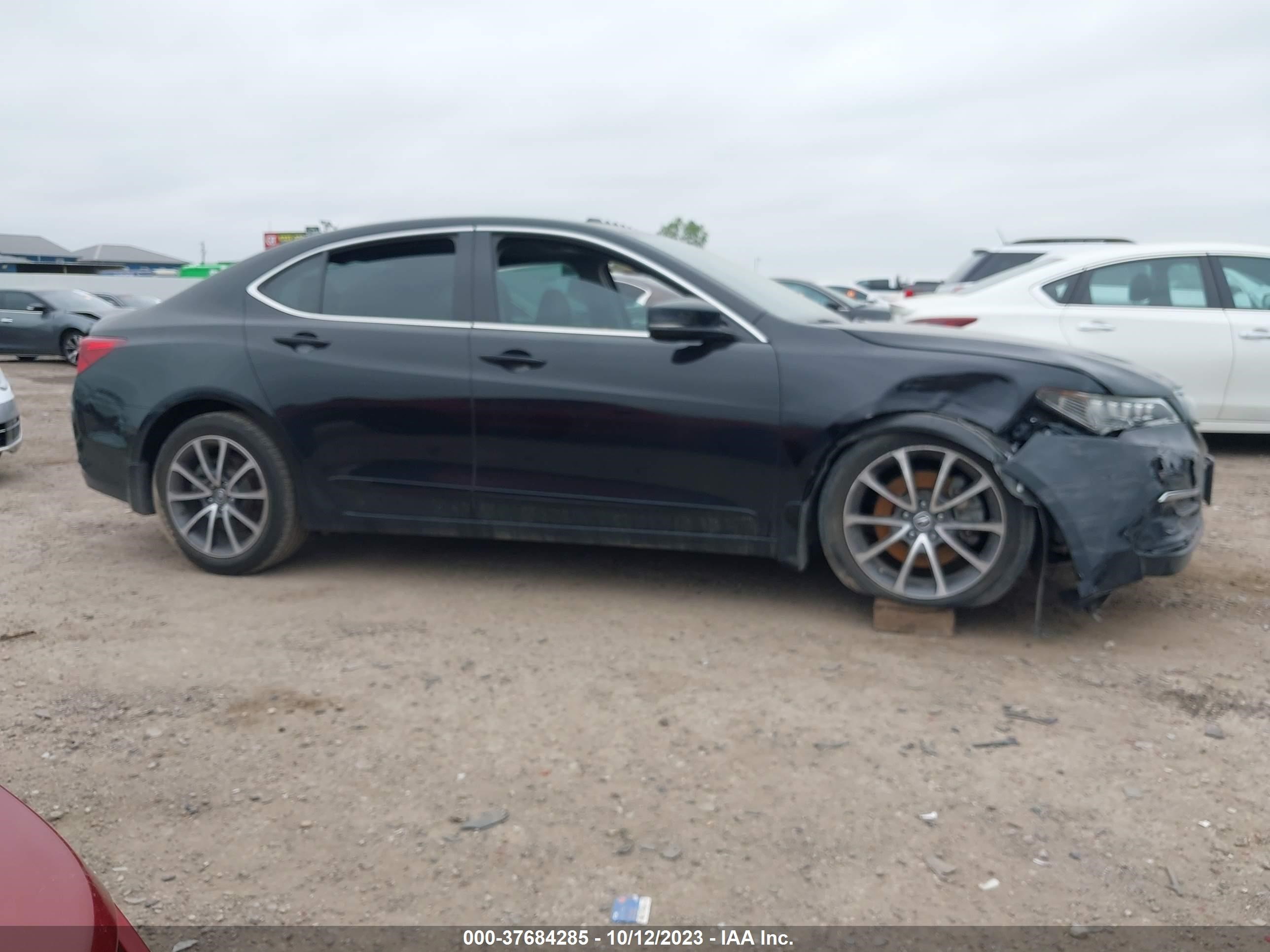 Photo 12 VIN: 19UUB3F72GA003702 - ACURA TLX 