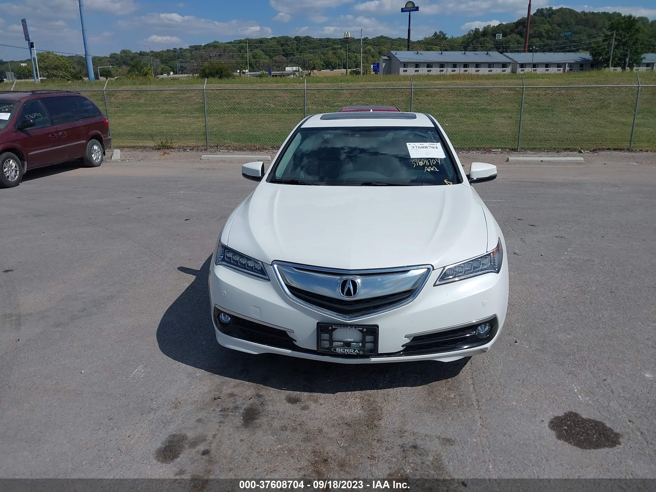 Photo 11 VIN: 19UUB3F76GA004190 - ACURA TLX 