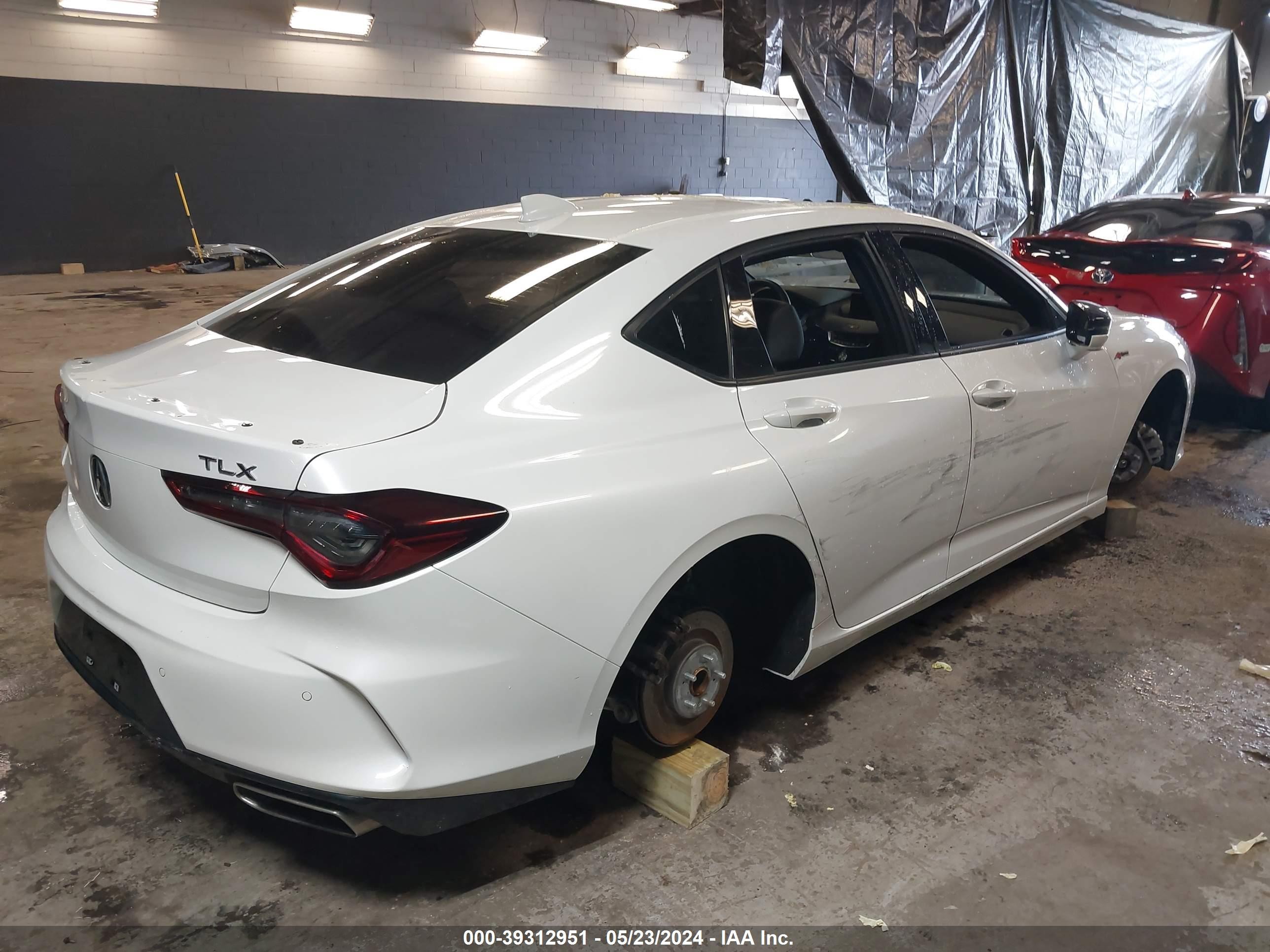 Photo 3 VIN: 19UUB5F52NA000791 - ACURA TLX 