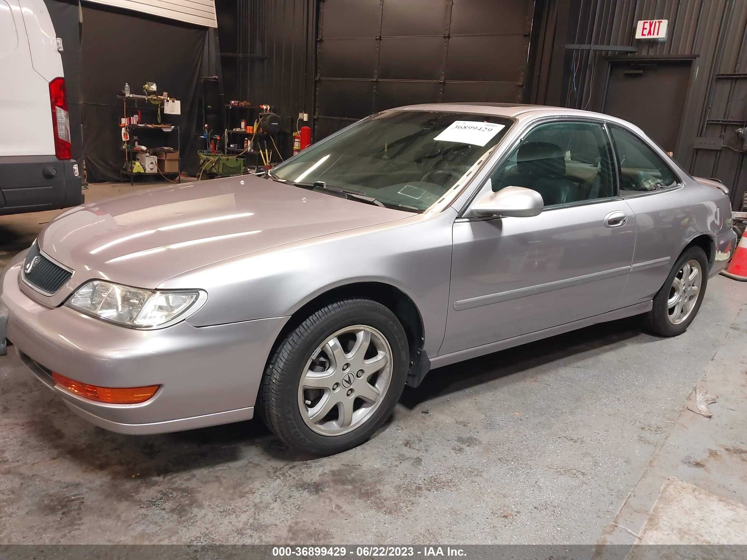 Photo 1 VIN: 19UYA2257WL011431 - ACURA CL 