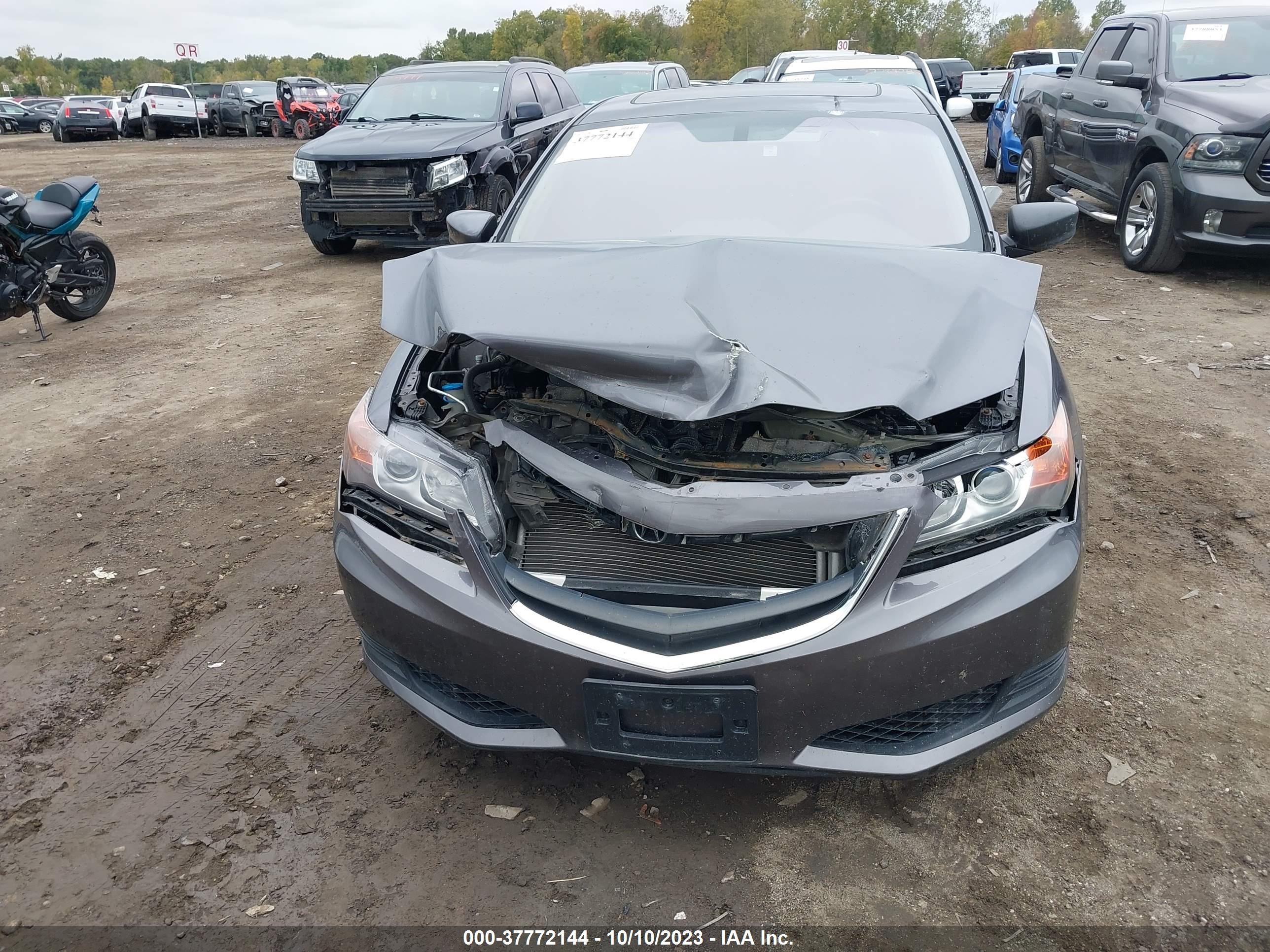 Photo 11 VIN: 19VDE1F30FE001829 - ACURA ILX 