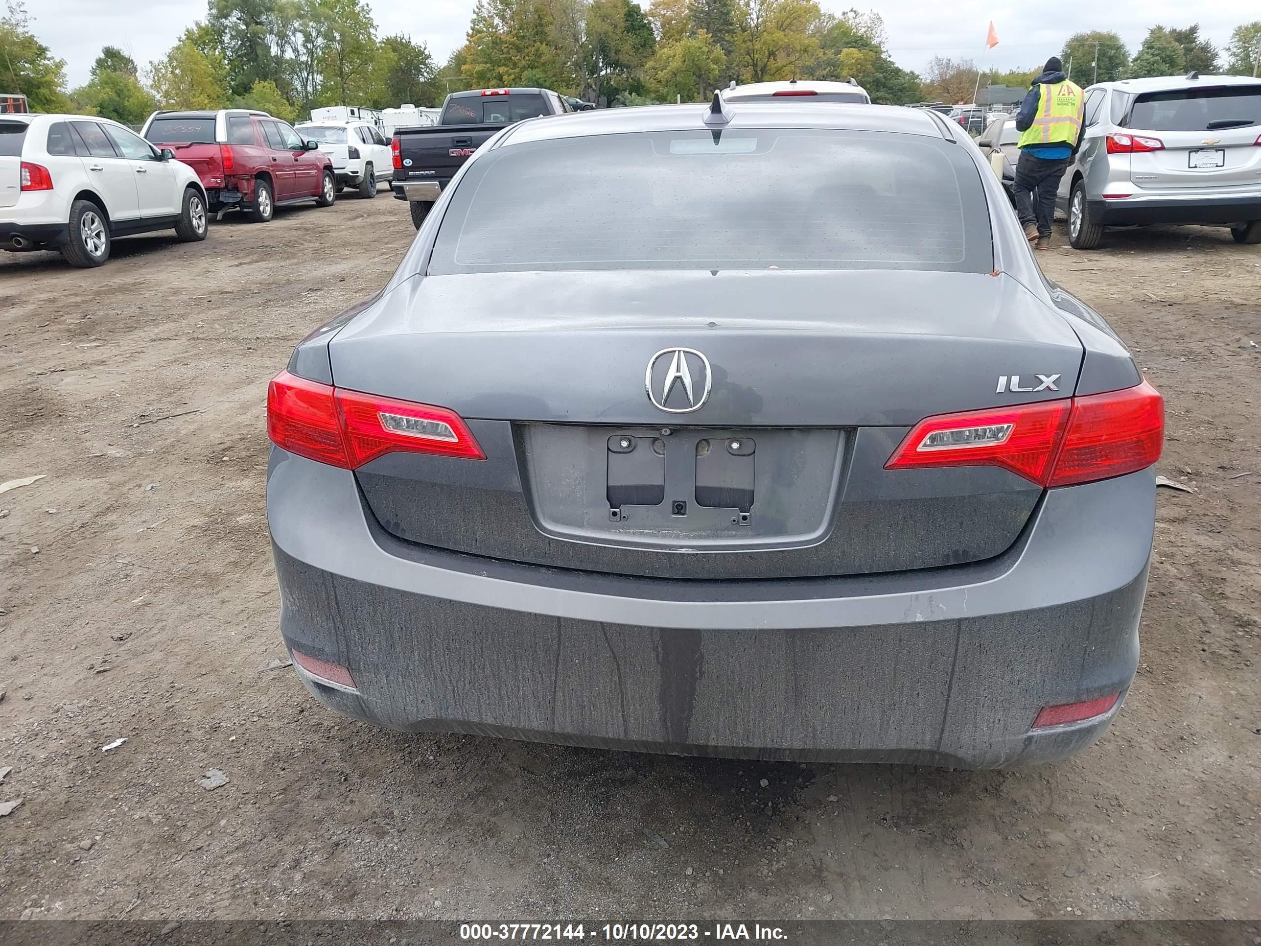 Photo 15 VIN: 19VDE1F30FE001829 - ACURA ILX 