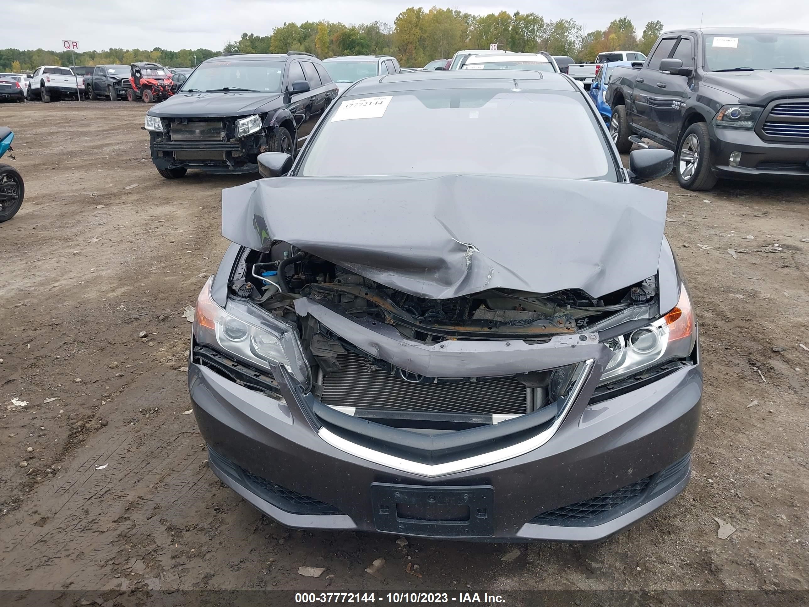 Photo 5 VIN: 19VDE1F30FE001829 - ACURA ILX 