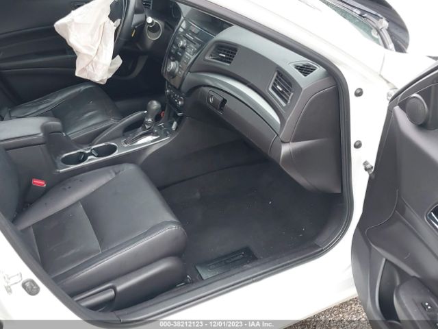 Photo 4 VIN: 19VDE1F33EE004898 - ACURA ILX 