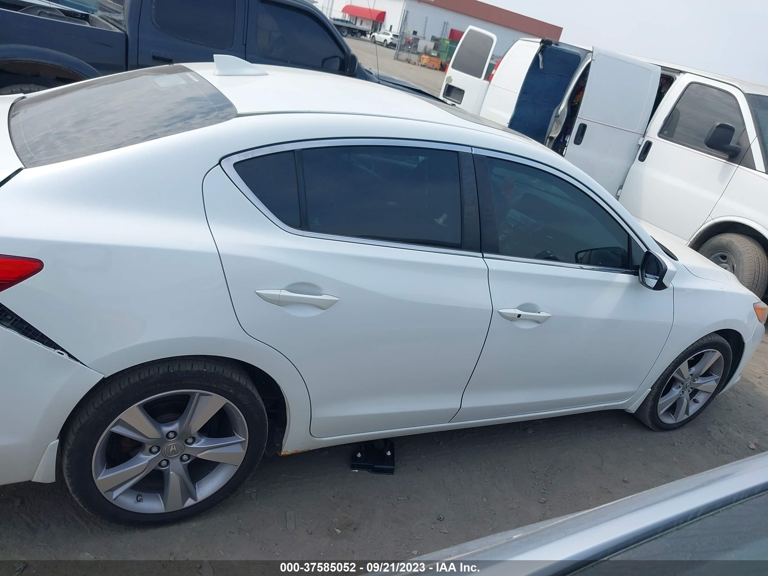 Photo 12 VIN: 19VDE1F37EE013250 - ACURA ILX 