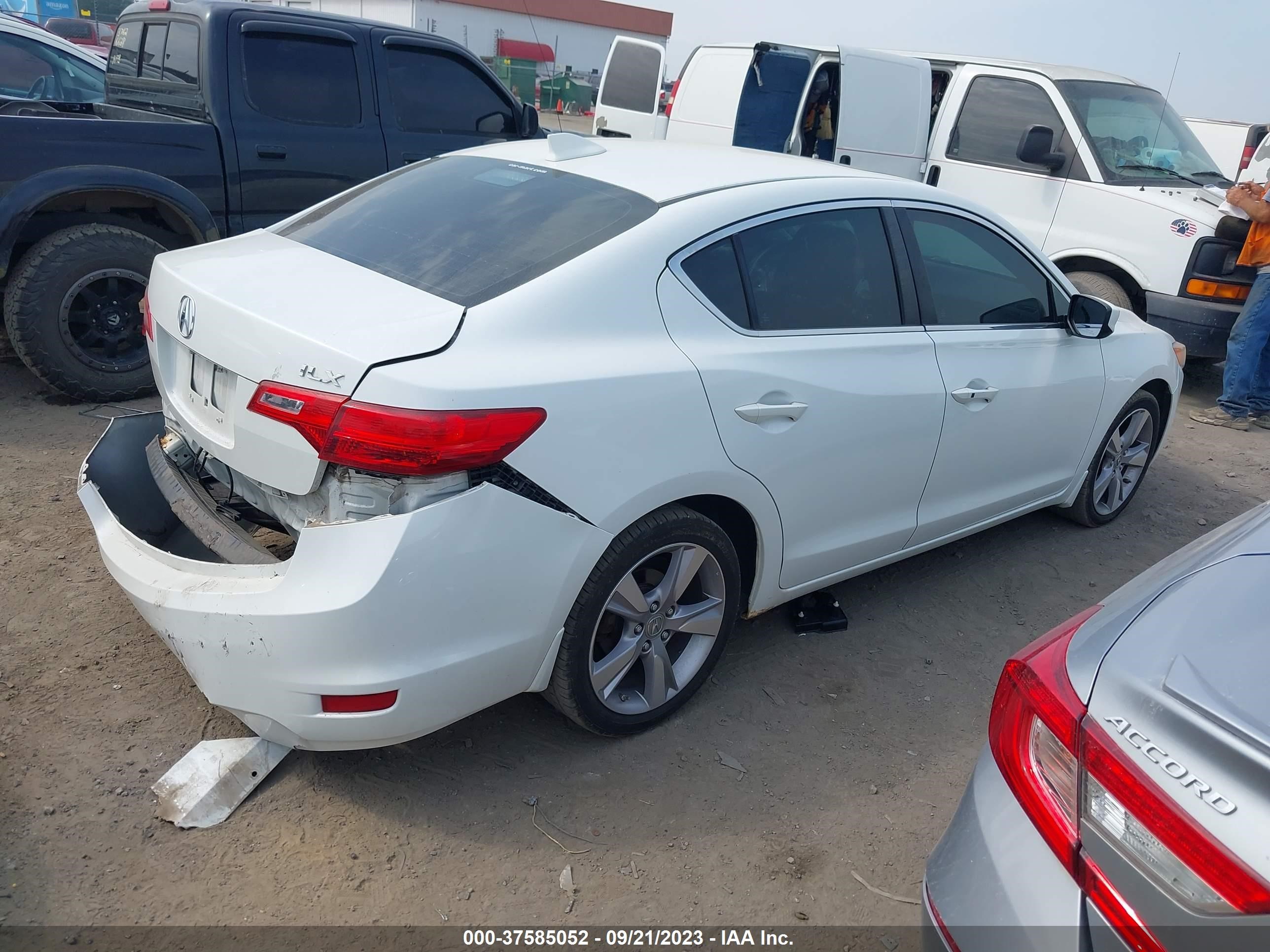 Photo 3 VIN: 19VDE1F37EE013250 - ACURA ILX 