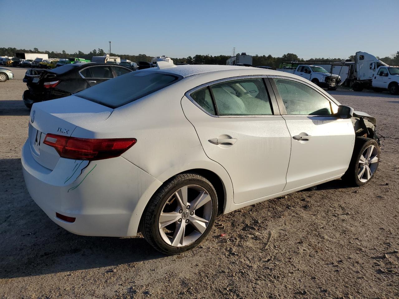 Photo 2 VIN: 19VDE1F39FE001005 - ACURA ILX 