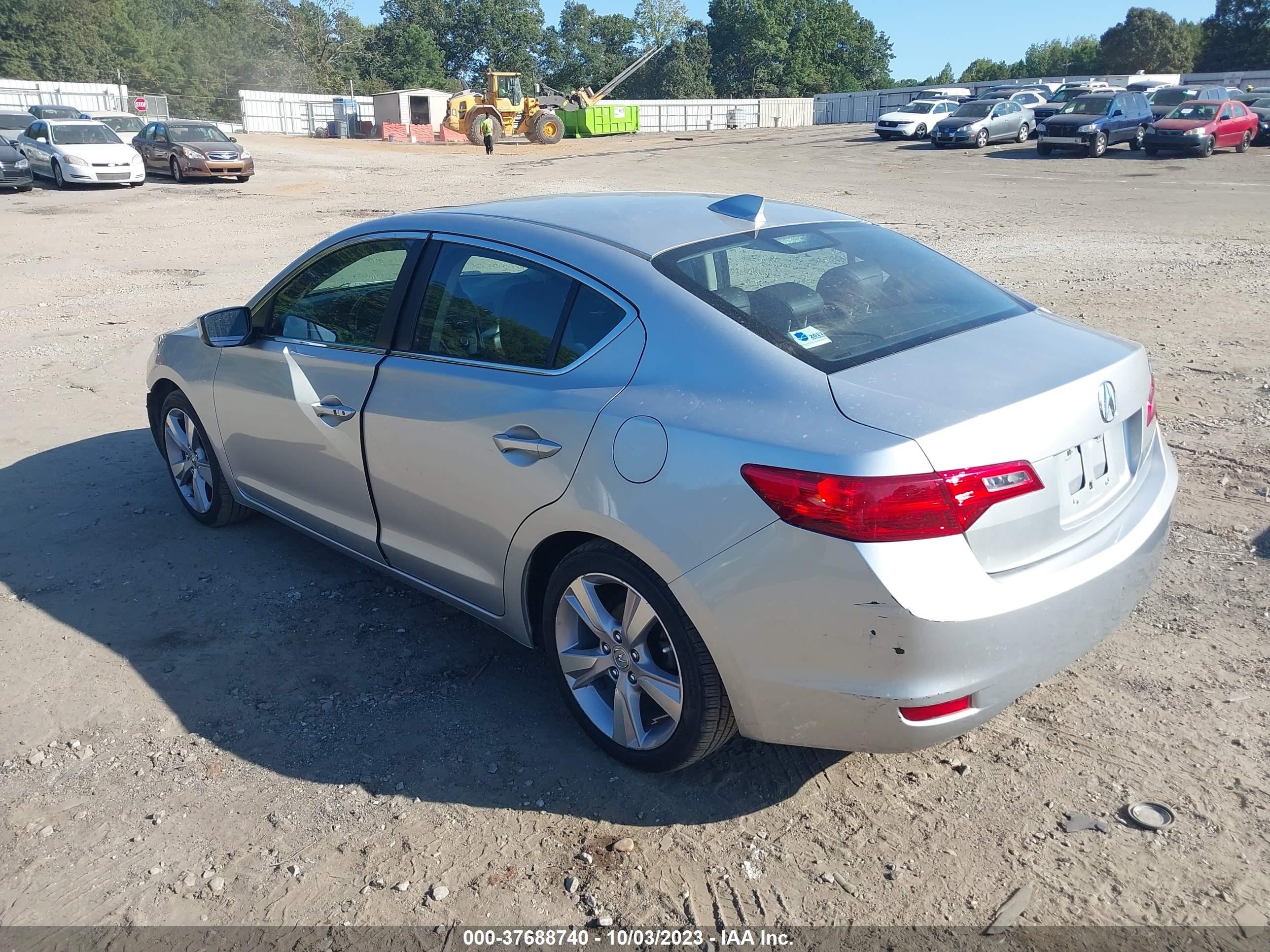 Photo 2 VIN: 19VDE1F3XEE012030 - ACURA ILX 